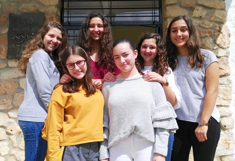 Alumnas del colegio María Inmaculada participan en un concurso internacional de aplicaciones móviles sociales