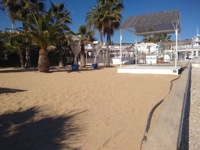 Urbanismo reactiva un expediente de infracción a un establecimiento de la playa del Montañar que se abrió en 2009 y había caducado