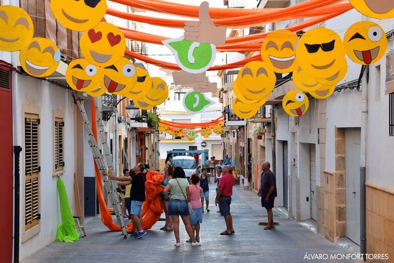 'Respectem i Compartim els Engalanats', la campaña en defensa de las calles engalanadas de Xàbia al Día