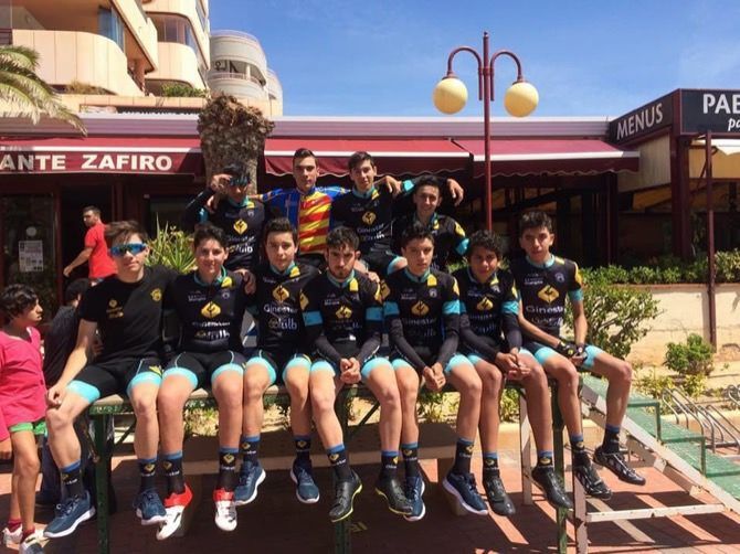 Juan Ayuso cierra la temporada en la Vuelta al Besaya en Cantabria