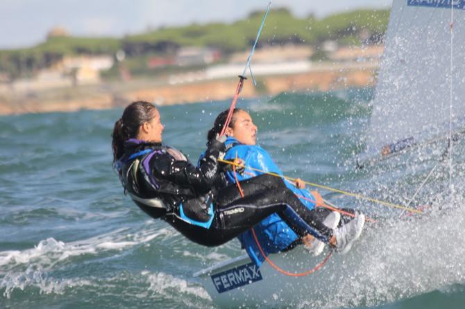 Las regatistas Julia Miñana y Silvia Sebastiá viajan al Campeonato de Europa Juvenil de 420 en Portugal