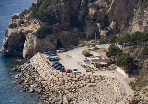 Benitatxell inicia los trámites para un proyecto de accesibilidad a la Cala del Moraig que pretende sufragar con fondos europeos