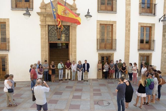 Fotonoticia: Recuerdo a la última víctima de la violencia machista