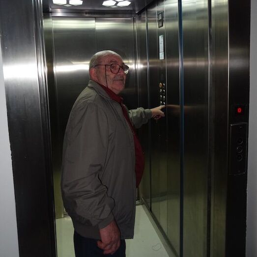 El abuelo coraje de Xàbia triunfa en redes con sus mordientes tuits