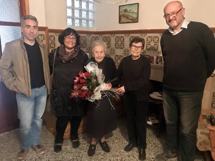 Mónica García cumple cien años y se convierte en la tercera vecina centenaria de Benitatxell