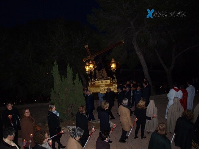 Vecinos y devotos acompañan a Jesús Nazareno a la Iglesia de San Bartolomé