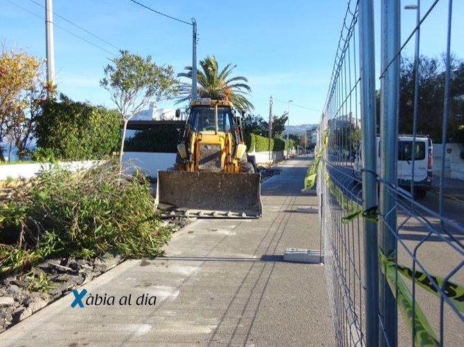 Una empresa diferente retoma las obras de reforma de la Avenida Ultramar
