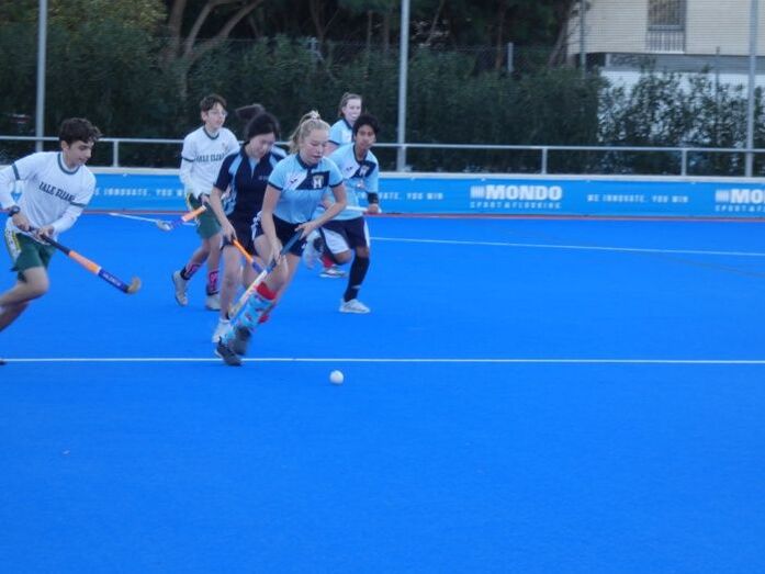 El equipo de hockey sobre hierba del Lady Elizabeth School se estrena con victoria en Valencia