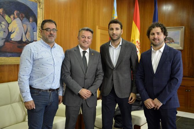 Fotonoticia: El alcalde recibe a la directiva de Jovempa