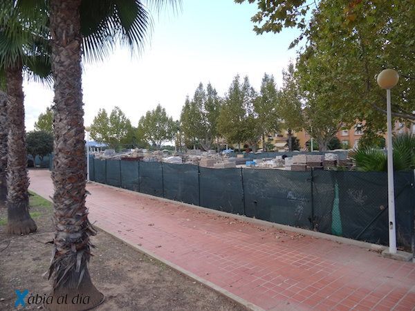 El ayuntamiento pone a la venta la parcela urbanizable junto al Canal que utiliza como almacén