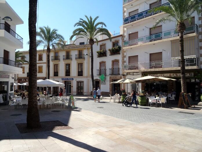 Sin acuerdo entre los Comerciantes de Xàbia y el Ayuntamiento por los cerramientos de las terrazas