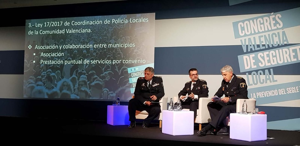 La Policía de Xàbia aborda las políticas de cooperación de La Marina en el congreso valenciano de seguridad