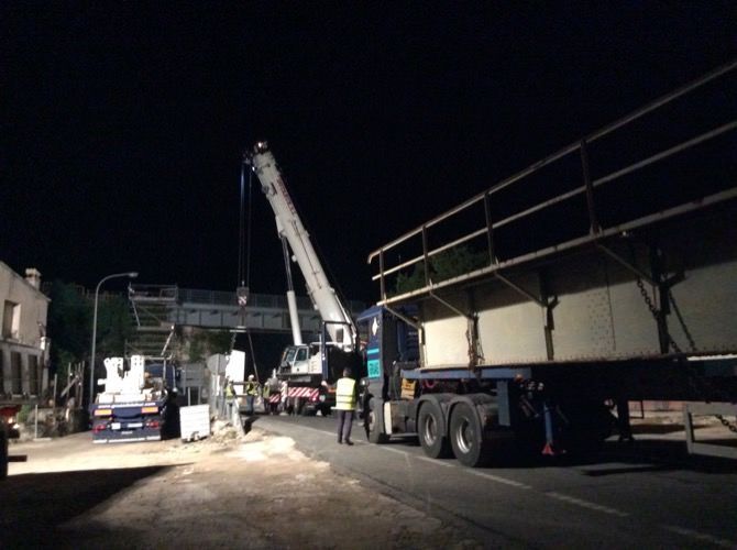 Fotonoticia: Sustituyen el centenario puente del Tram a su paso por Gata de Gorgos