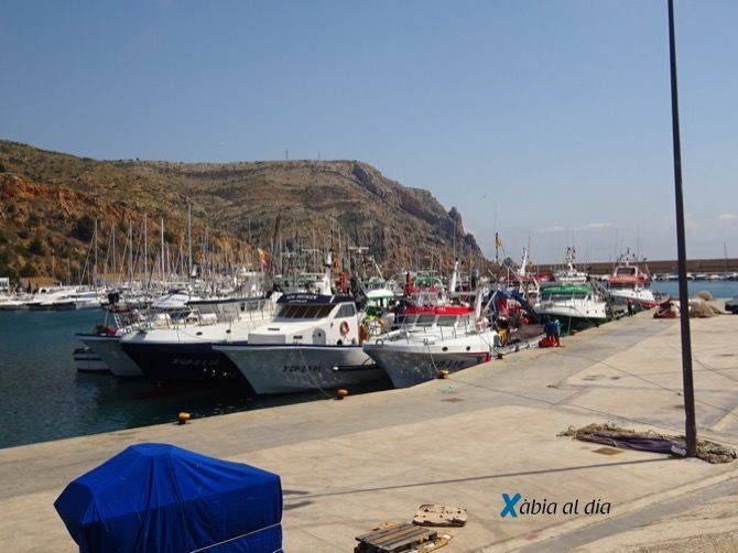 El sector pesquero de Xàbia paraliza su actividad por el aumento de los combustibles