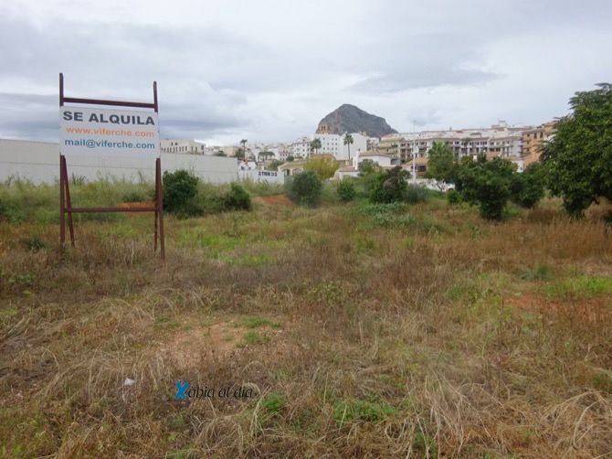 Polémica vecinal por la posible implantación de una gasolinera frente al colegio Trenc d'Alba