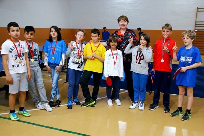 La escuela de ping pong de Xàbia copa el podio en un torneo organizado en Ondara