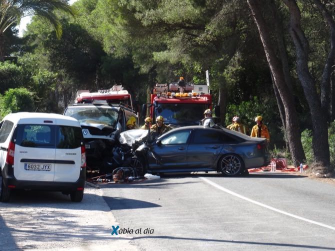 La Policía Local de Xàbia mejora su formación en la respuesta ante un accidente de tráfico grave
