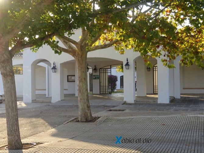 Xàbia habilita una línea especial de autobús para visitar el cementerio con motivo de Todos los Santos