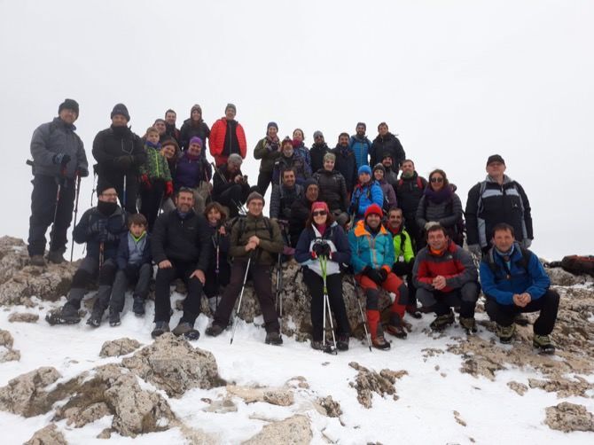 La nieve, protagonista en la ascensión del CEX al Montcabrer