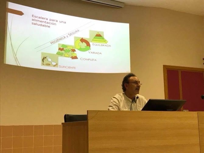 El humor de Pepa La Guapa cerrará la Escola de Pares i Mares del IES Antoni Llidó