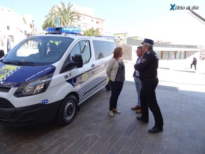 La Policía Local de Xàbia amplía su flota con un Dacia y un Kuga