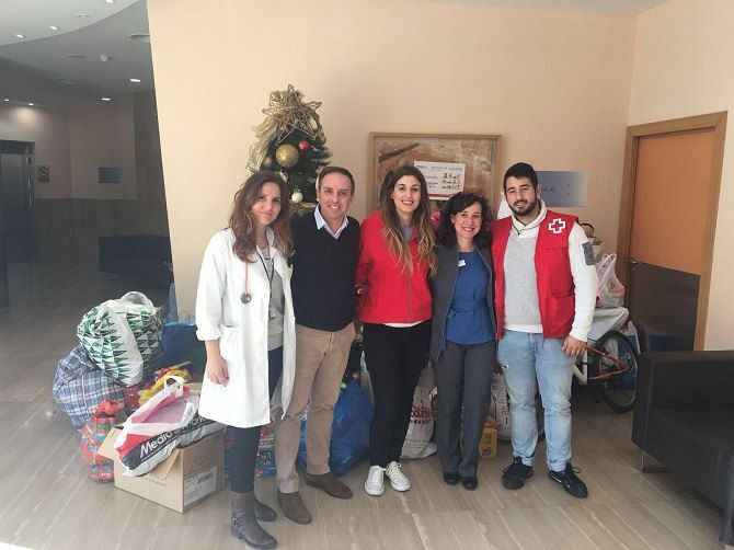 Fotonoticia: HLA San Carlos entrega los juguetes recogidos en una campaña solidaria