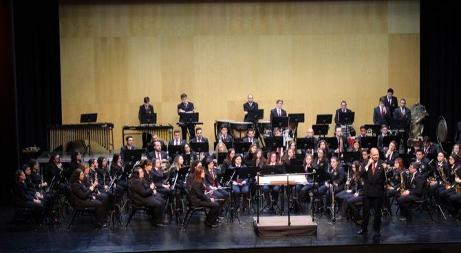 El público conecta con la música de la Agrupación Musical Cultural de Teulada