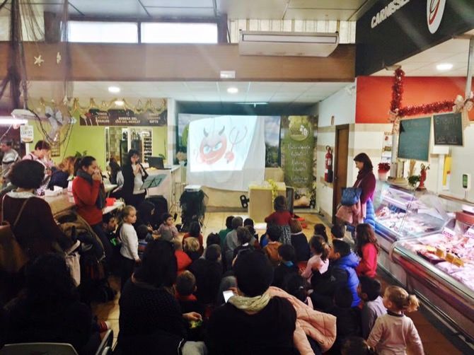 Actividades infantiles en el Mercat de Benitatxell para animar las compras