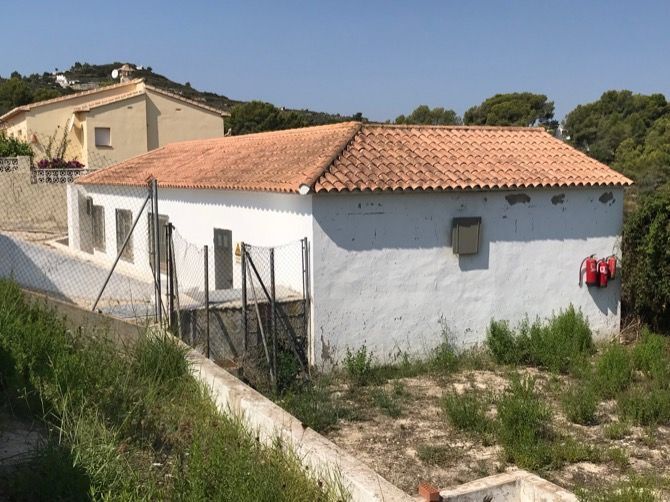 Benitatxell insonoriza la depuradora de la urbaniazción Molinos