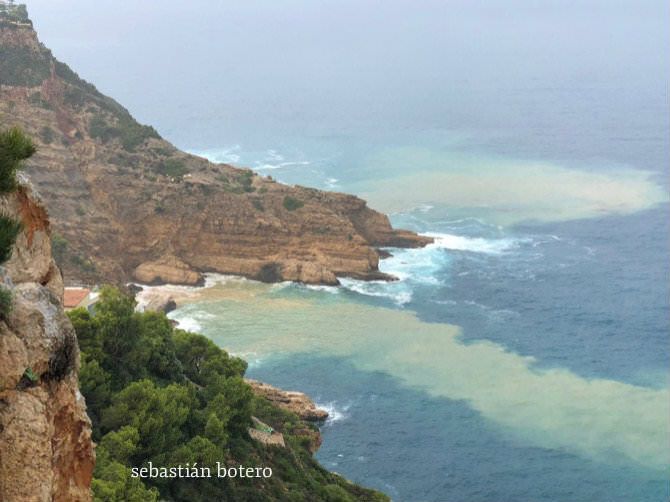 Un desprendimiento en la pesquera de la Barra, tras unas lluvias de hasta 80 litros en la Granadella