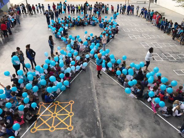 El colegio Arenal recuerda a sus alumnos cómo es el autismo y defiende su comprensión