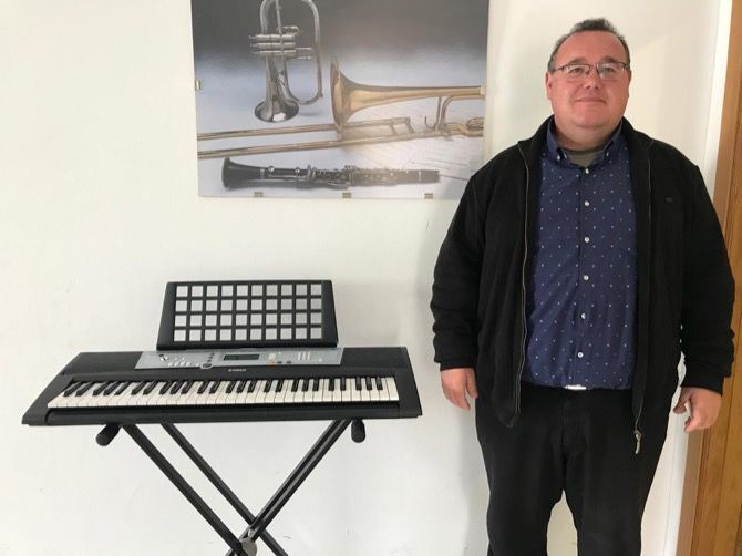 Donan a la Escuela de Música de Benitatxell un piano