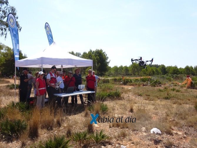 Emergencias prueba en el Montgó las posibilidades de utilizar un dron para el operativo de extinción de incendios