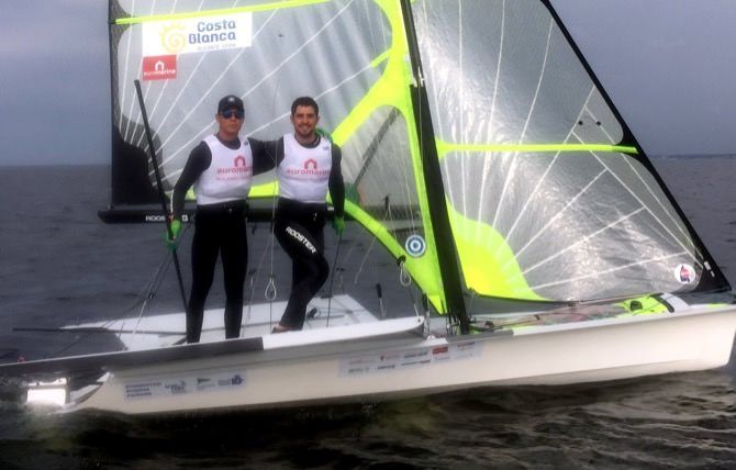 Enrique Luján y Antonio Torrado participan en el campeonato del mundo juvenil de 49er
