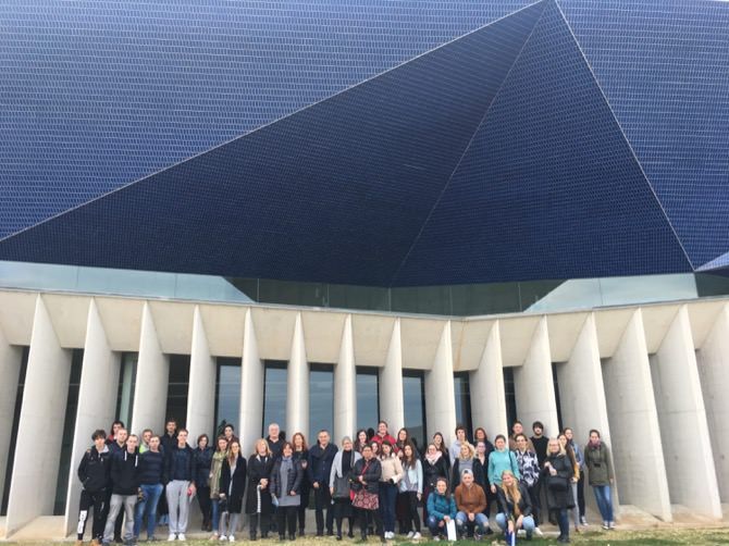 Estudiantes de arquitectura de Eslovenia visitan el Auditori Teulada Moraira