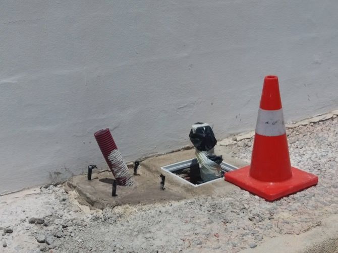 Benitatxell renueva todo el alumbrado público de una urbanización cuyas calles están a oscuras desde la tormenta de agosto
