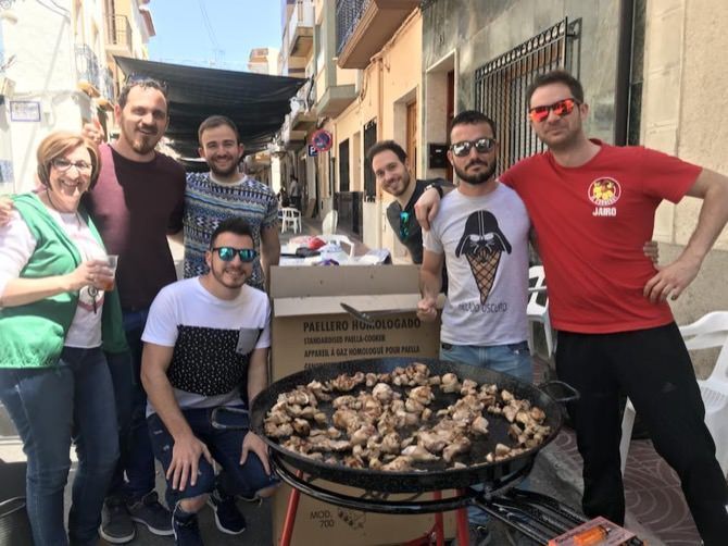 Vídeo: Los festeros se lo pasan en grande en Benitatxell