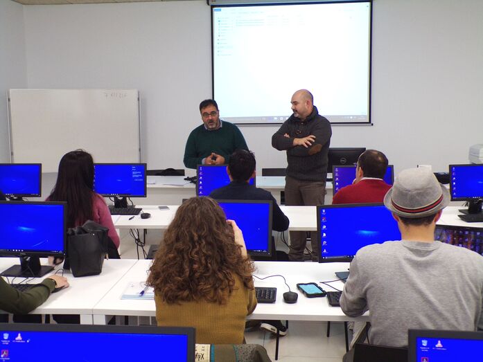 Creama ofrece un taller de informática básica para personas desempleadas