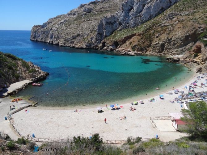 Conoce como es la Cala de la Granadella de Xàbia
