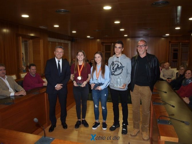 Cálido homenaje a Juan Ayuso, Laura Jaque y Aitana Martínez