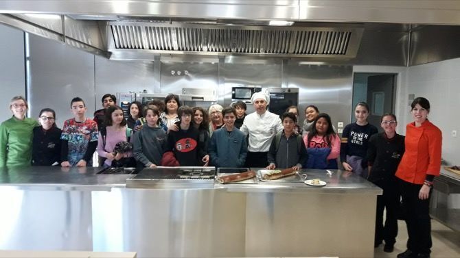Los alumnos del taller Cooking4fun del IES número 1 visitaron el Centro de Turismo de Dénia
