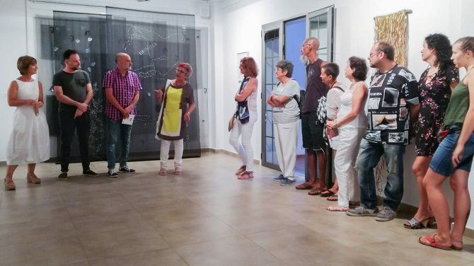 Manuela Paszkowsky  y Juan Pablo Signes llevan a Jesús Pobre la muestra “Solsint la Vida”