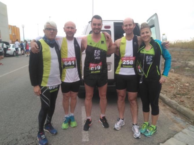 Ocho atletas del Llebeig participaron en la mitja marató y la 10k Ciutat d'Oliva