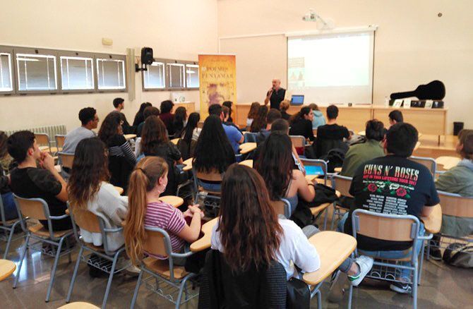 La MaCMa traslada la obra poética de María Ibars a los institutos de Xàbia