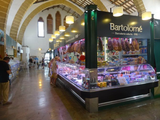 Enésimo intento por llenar las paradas vacías del mercat