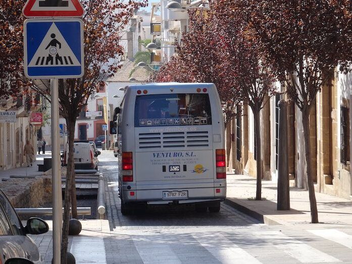 Opinión: Parecióme ver un bus de tamaño pequeño haciendo la ruta de línea de Xàbia