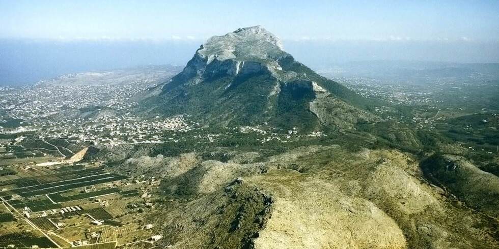 El Montgó como símbolo de la superación de barreras, protagonista del Día de las Montañas