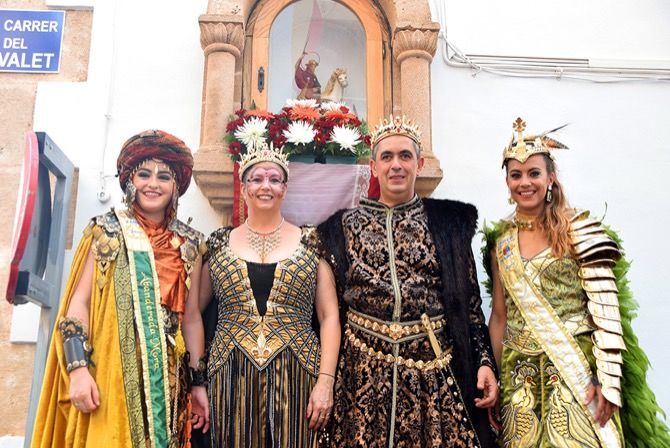 Las tropas Moras y Cristianas honran a Sant Jaume en el Centro histórico de Xàbia
