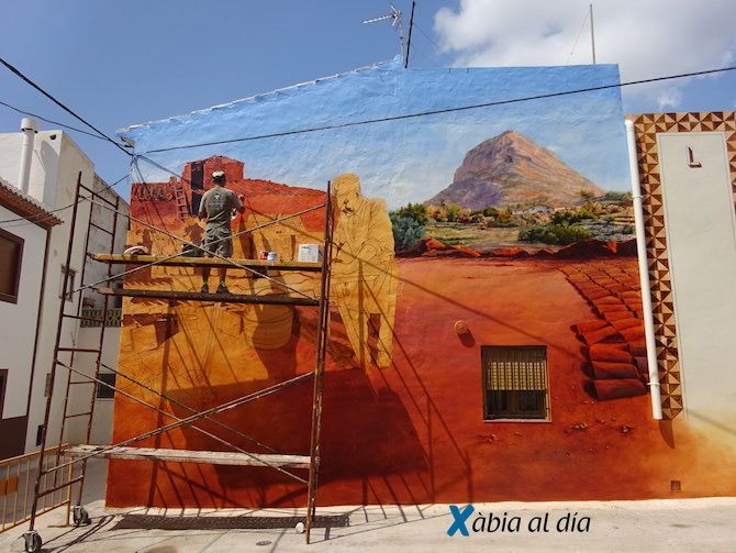 La calle Teulería recupera su historia con un mural dedicado al oficio del barro