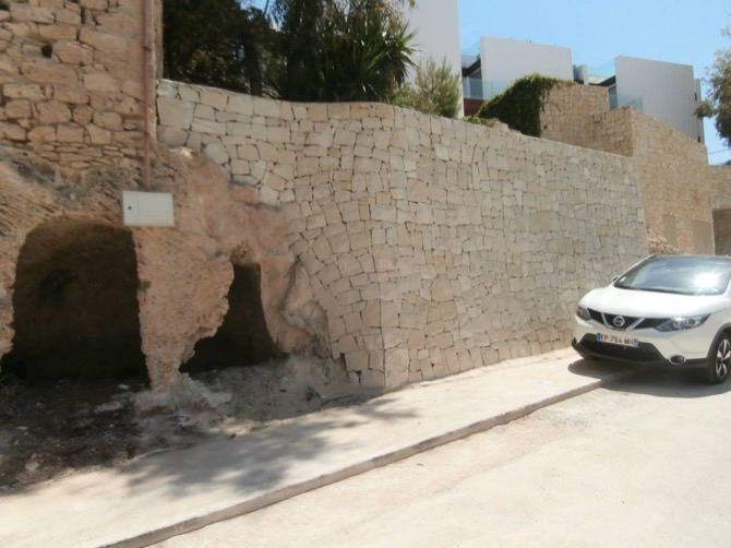 Fotodenuncia: Arreglan -por fin- el muro de la calle Génova